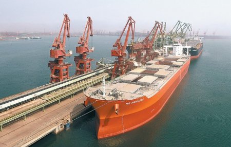 首艘大豆散貨班輪抵達日照港