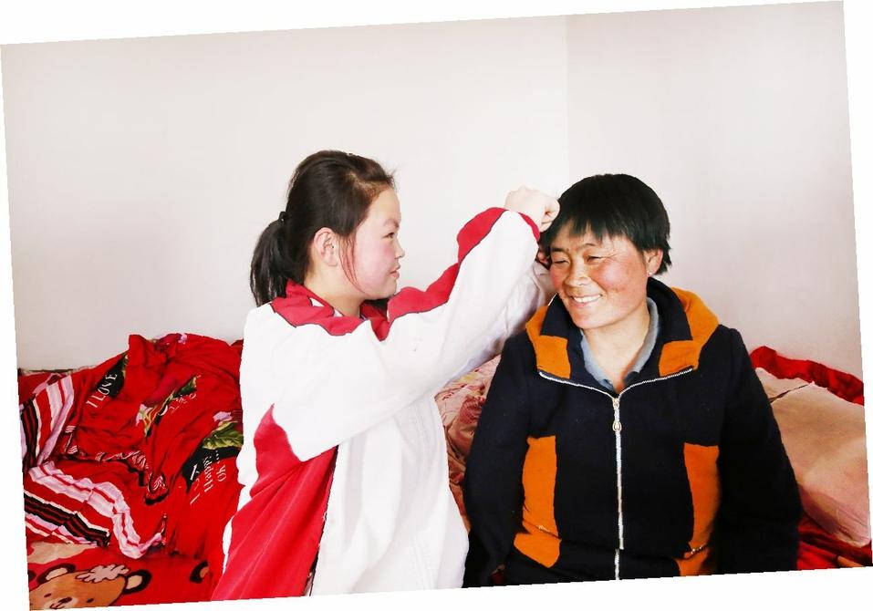 16歲女孩撐起家的天空